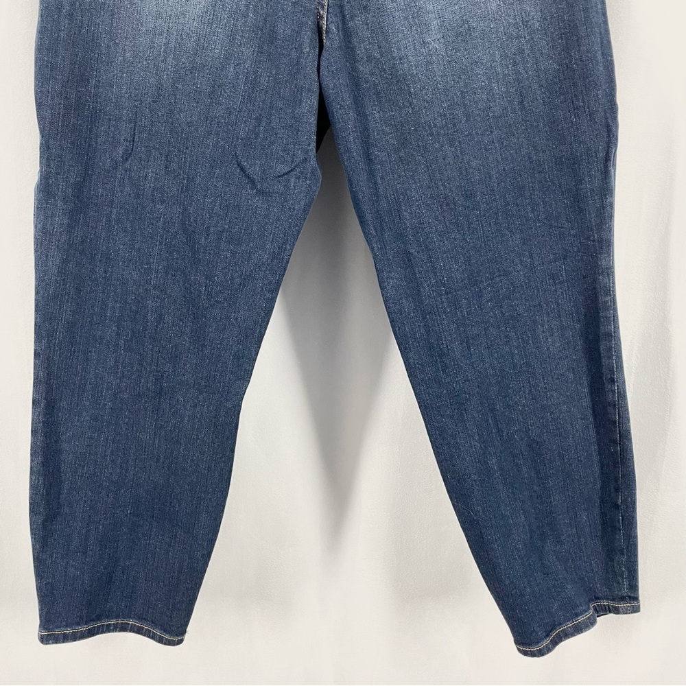 Torrid Girlfriend Medium Wash High Rise Cropped Tapered Leg Slim Fit Blue 20 - Picture 9 of 16